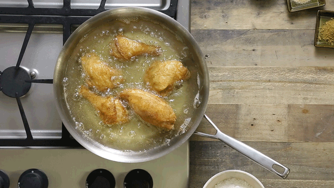 fritar frango no óleo de coco