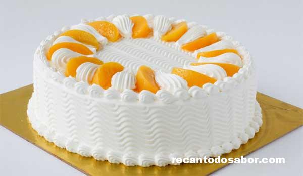 Receitas 15 Bolo de pêssego com chantilly