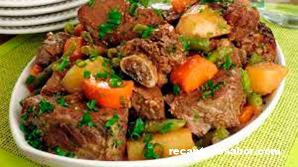Receitas 23 Coloque em prática essa excepcional receita de costela bovina com legumes