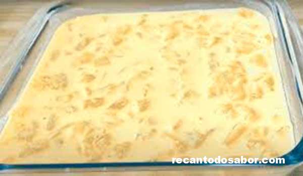 Mousse de Abacaxi com pedaços